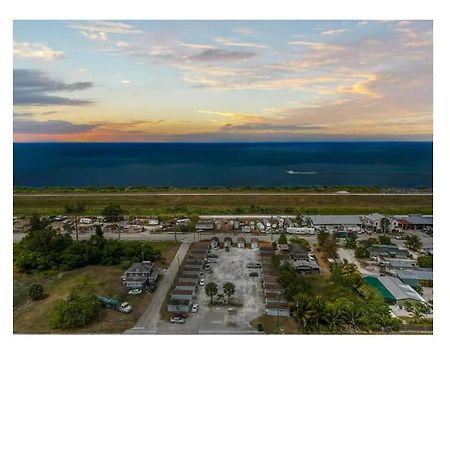 Modern Studio Retreat With King Bed - Cozy Comfort Pahokee Ngoại thất bức ảnh