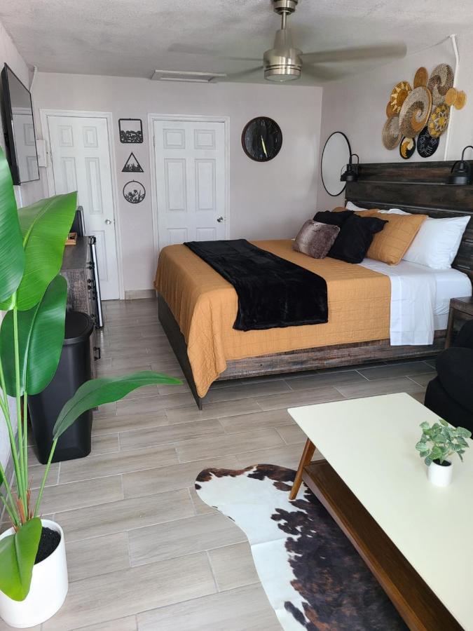 Modern Studio Retreat With King Bed - Cozy Comfort Pahokee Ngoại thất bức ảnh